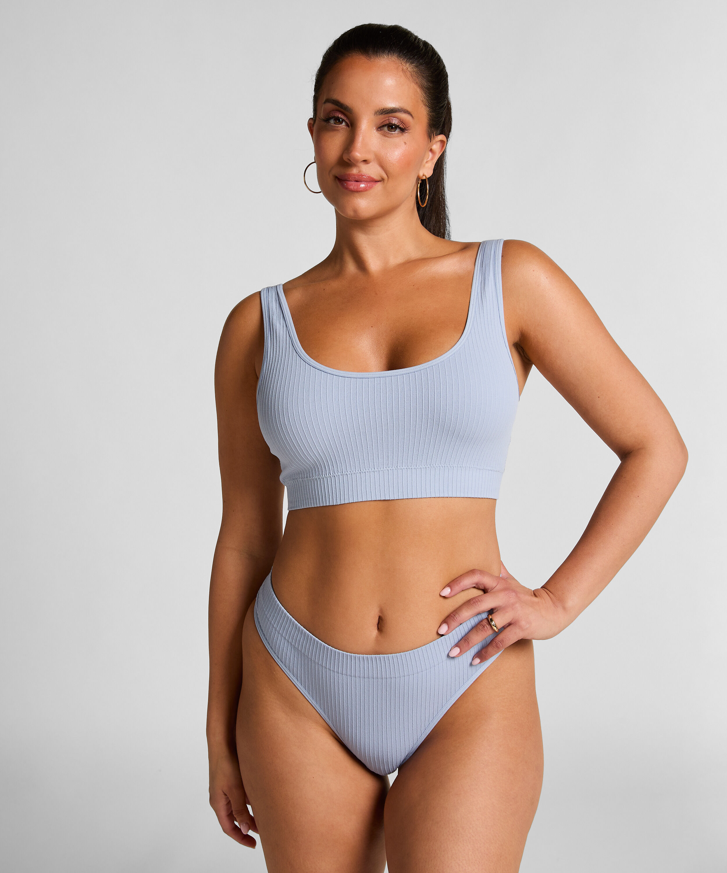 Hoog uitgesneden string Dianne, Blauw