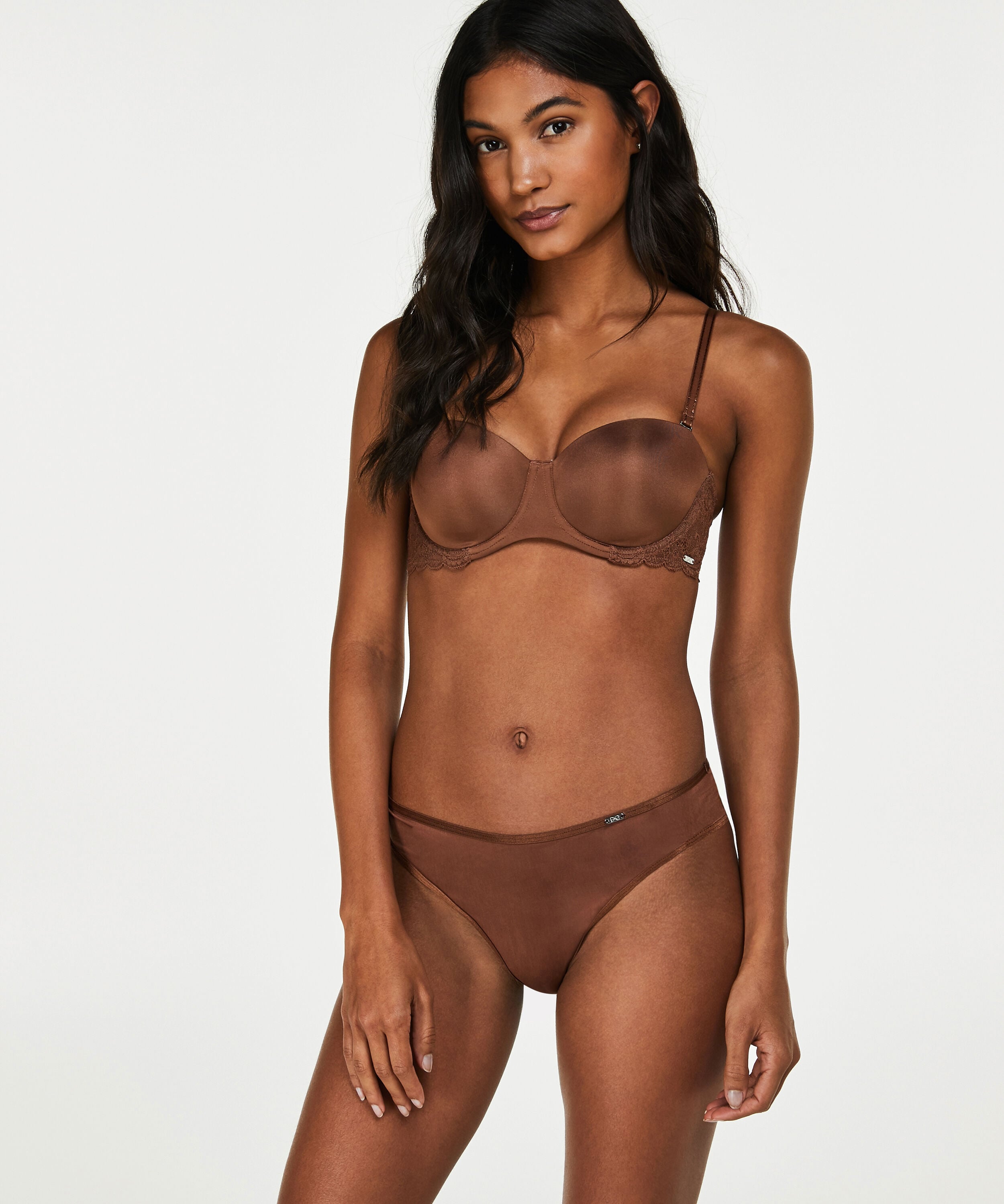 Brazilian Angie, Bruin
