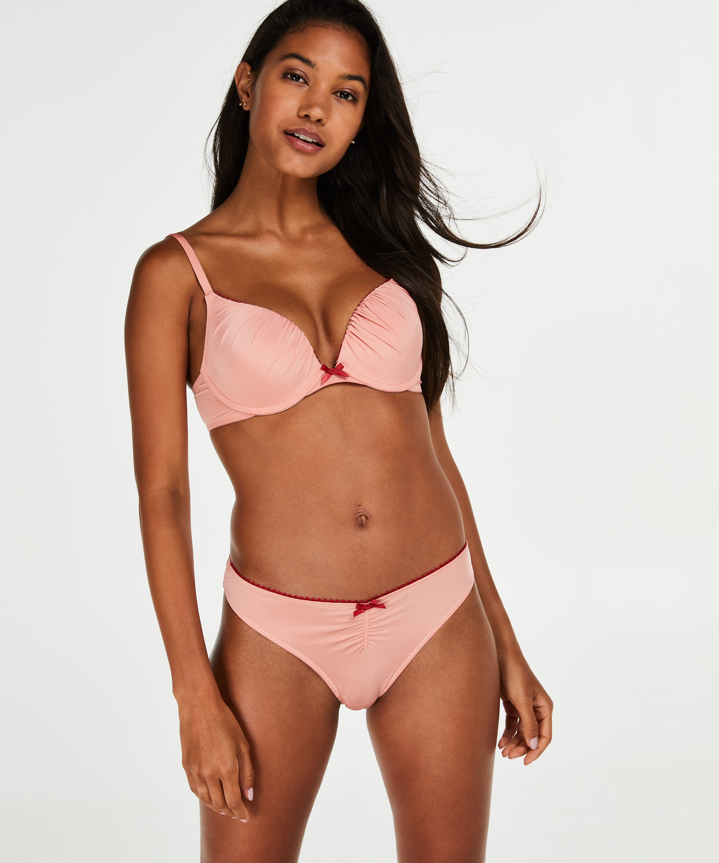 String Giselle, Oranje, main